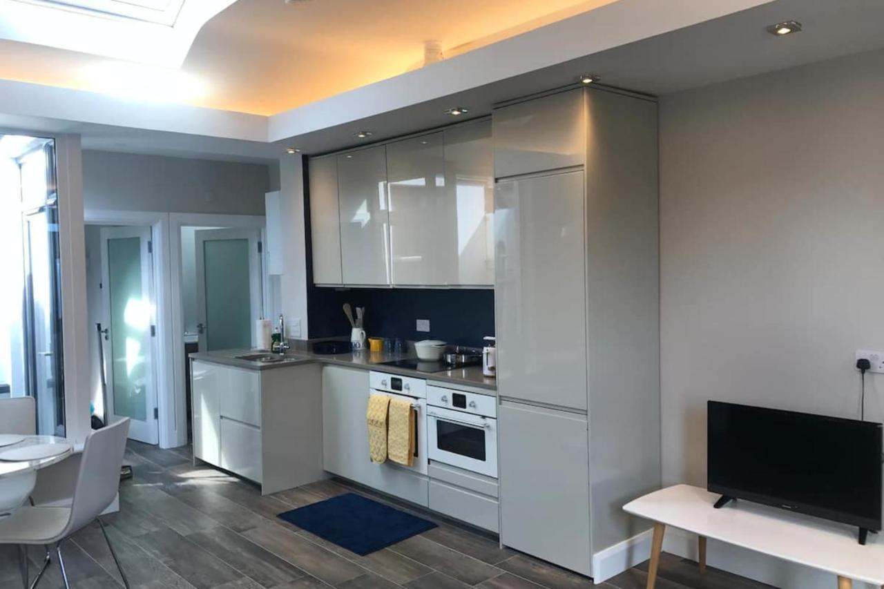 Modern 1 Bed 1 Bath In Location * Dublin